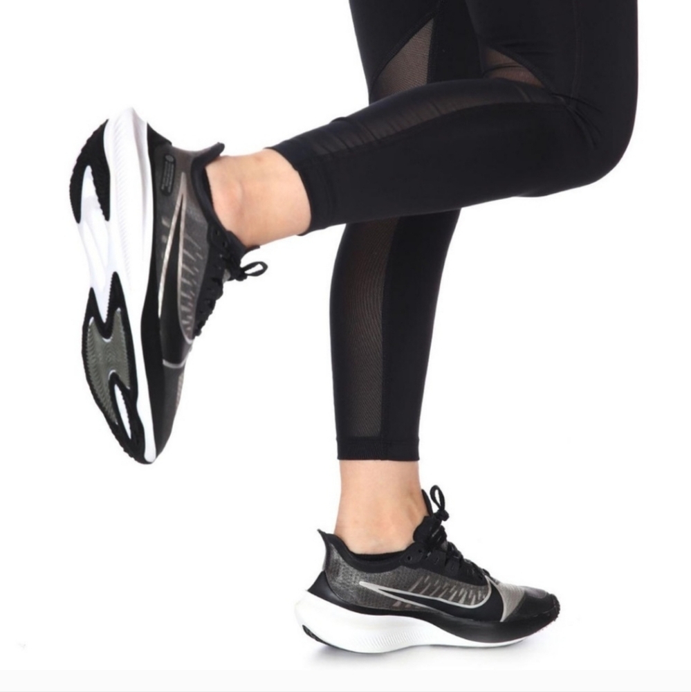 Nike Zoom Gravity shoes- 9 - Picture 2 of 14